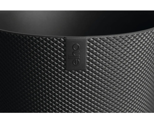 Detailný pohľad na kvetináč s kosoštvorcovým vzorom a logom Eho