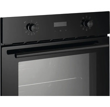 Čierna vstavaná rúra s otočnými gombíkmi a displejom