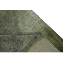 Koberec s abstraktným vzorom