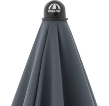 Logo Doppler na záhradnom slnečníku