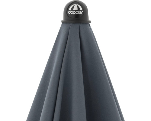 Logo Doppler na záhradnom slnečníku