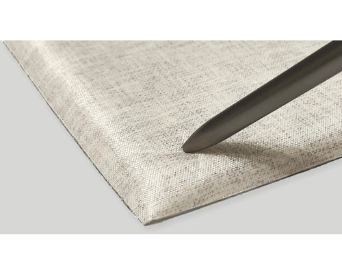 Detail akustického panelu s perom na absorpciu zvuku