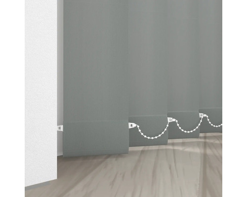 Sivé lamelové závesy s retiazkovým ovládaním na reguláciu svetla