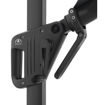 Detailný záber mechanizmu slnečníka s kľukou a logom Doppler.