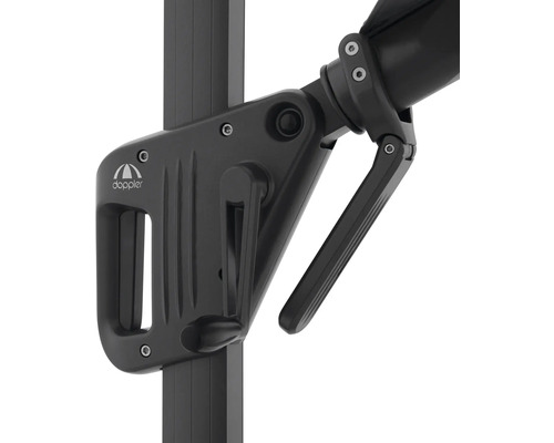 Detailný záber mechanizmu slnečníka s kľukou a logom Doppler.