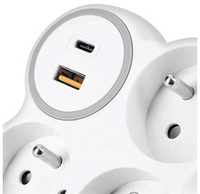 Rozbočovacia zásuvka s portami USB-A a USB-C