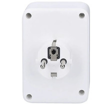 Biely adaptér zástrčky