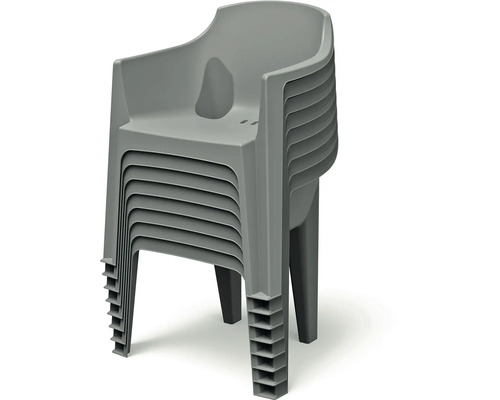 Stoh záhradných stoličiek z plastu