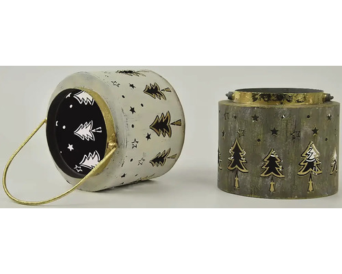 Dva dekoratívne svietniky s vyrezávanými hviezdami a motívmi vianočného stromčeka.