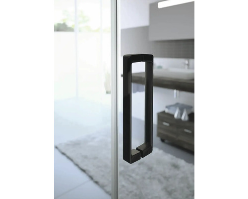 Posuvné dvere s hranatou rukoväťou v kúpeľni