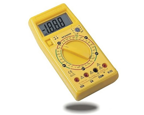 Žltý digitálny multimeter na elektrické meranie