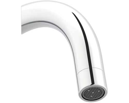 Detailný pohľad na výtok vodovodnej batérie