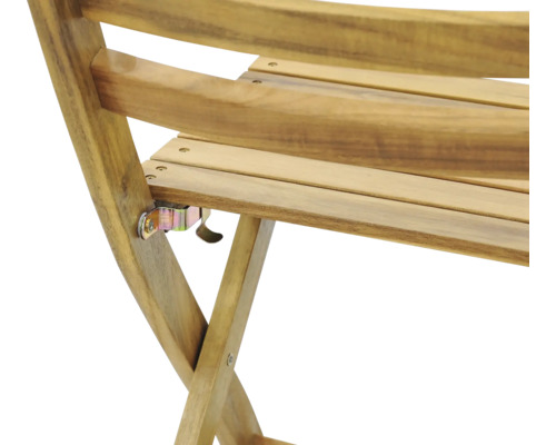 Detail drevenej stoličky so skladacím mechanizmom