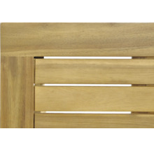 Detailný pohľad na dosku záhradného nábytku z dreva