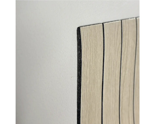 Detailný pohľad na obklad stien s dreveným vzhľadom