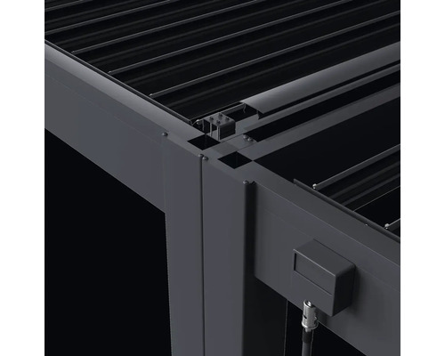 Detailný pohľad na pergolu s lamelovou strechou