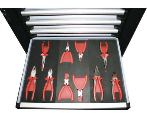 Otvorený box na náradie s rôznymi kliešťami v červenom prevedení