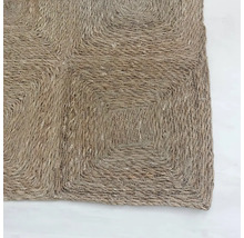 Koberec z prírodných vlákien so štvorcovým vzorom