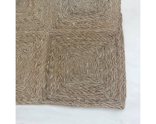 Koberec z prírodných vlákien so štvorcovým vzorom