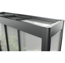 Detail skleníka s polykarbonátovými doskami