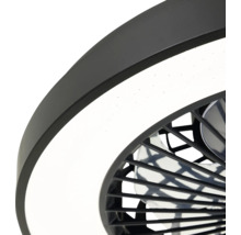 Detail stropného ventilátora s osvetlením