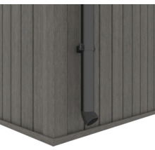 Dažďová zvodová rúra na drevenej stene