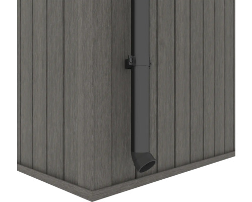 Dažďová zvodová rúra na drevenej stene