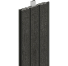 Tmavé plastové obloženie fasády s drevenou štruktúrou