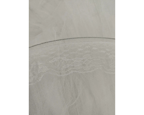 Detailný pohľad na moskytiéru s čipkou