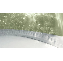 Detailný záber vzduchových bublín vo vode