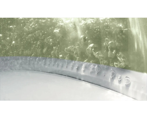 Detailný záber vzduchových bublín vo vode