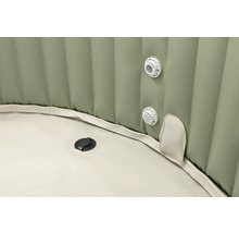 Detail nafukovacej vírivky s tryskami a vypúšťacím ventilom