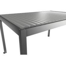 Detailný pohľad na terasové zastrešenie s hliníkovými lamelami