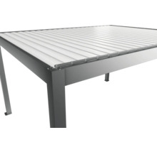 Detailný pohľad na terasové zastrešenie s lamelovou strechou