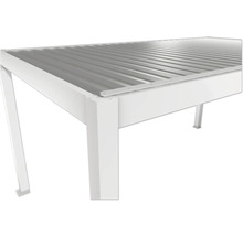 Detail altánku s kovovou strechou