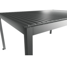 Detailný pohľad na terasové zastrešenie s lamelovou strechou