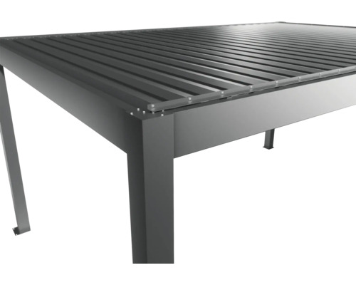 Detailný pohľad na terasové zastrešenie s lamelovou strechou