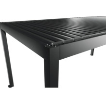 Detailný pohľad na hliníkovú pergolu s lamelovou strechou