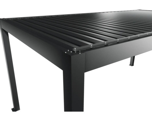 Detailný pohľad na hliníkovú pergolu s lamelovou strechou