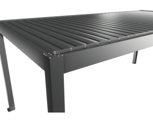 Detailný pohľad na terasové zastrešenie z kovu