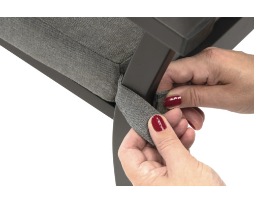 Detailný pohľad na stoličku s upevňovacím popruhom