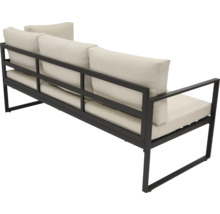 Záhradná pohovka s kovovým rámom a čalúnenými vankúšmi