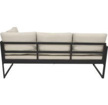 Záhradná pohovka s kovovým rámom a polstrovanými vankúšmi