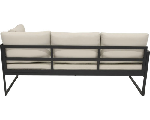 Záhradná pohovka s kovovým rámom a polstrovanými vankúšmi