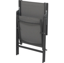 Zložené záhradné kreslo s textilným poťahom a kovovým rámom