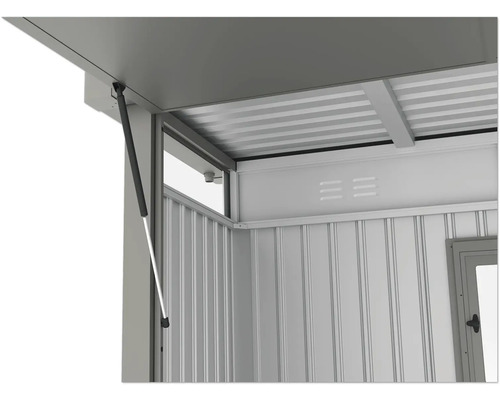 Detail kovovej záhradnej truhlice s otváracím mechanizmom