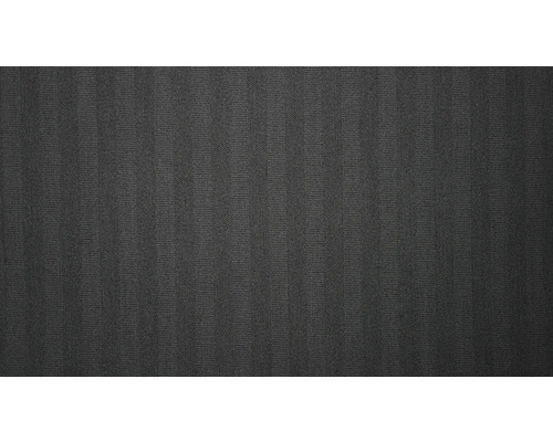 Detail šedého koberca s pruhovaným vzorom