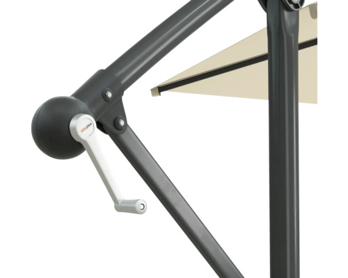 Detailný záber slnečníka s kľukovým mechanizmom a logom Soluna