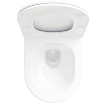 Biela toaleta s otvoreným záchodovým vekom zhora.