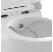 Detailný pohľad na toaletu s bidetovou funkciou v prevádzke.